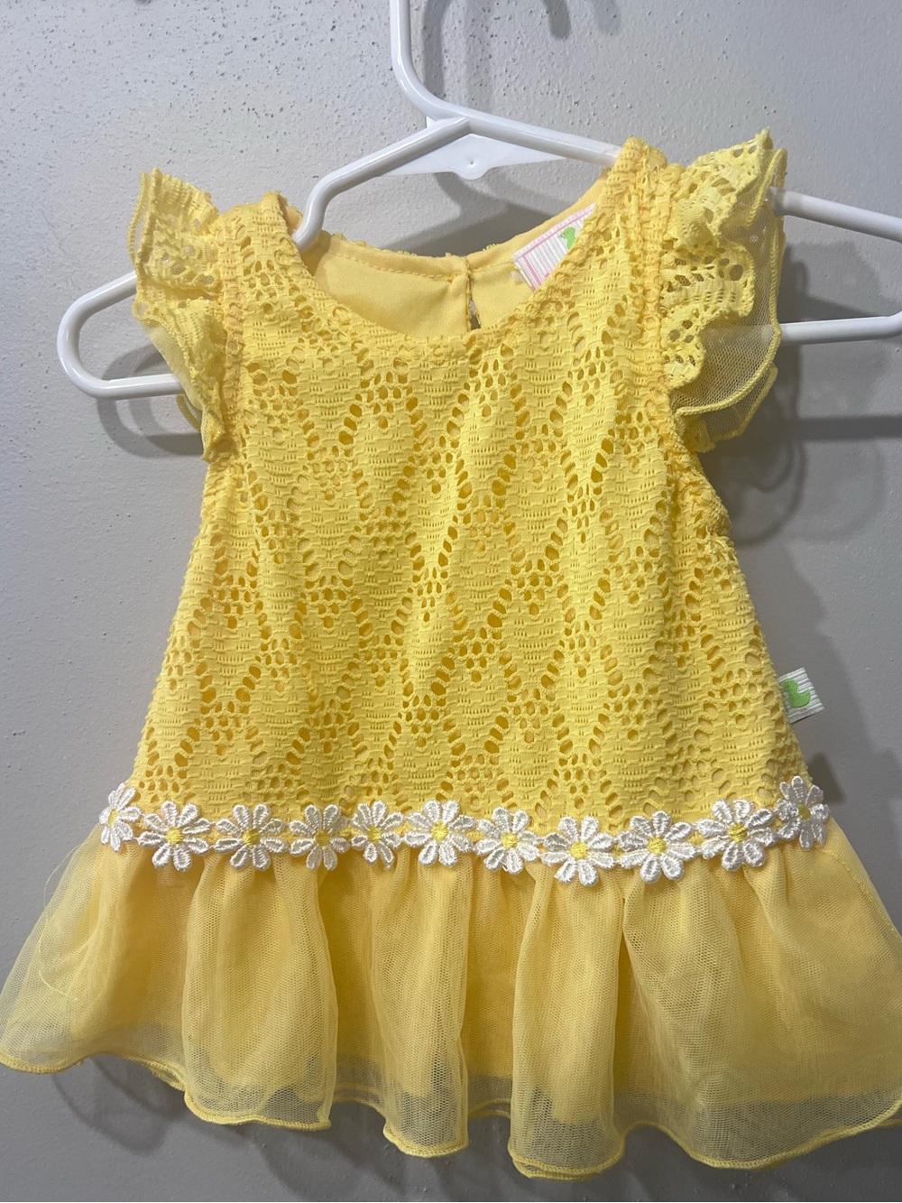 Duck Duck Goose Yellow crochet lace bodice and a daisy-trimmed waist Girl 6-9 M
